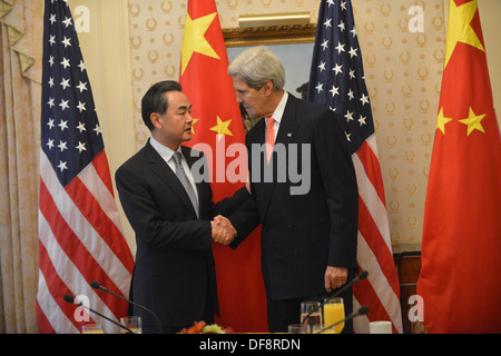 Secretary Kerry trifft sich mit chinesischen Außenminister Wang Yi Stockfoto