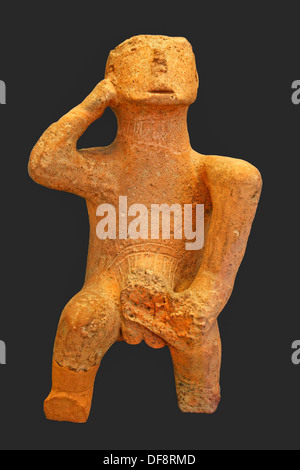Der '' Denker '' ist große kompakte Gestalt eines sitzenden Mannes (4500-3300 v. Chr.) in National Museum, Griechenland
