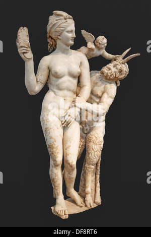 Marmorgruppe von Aphrodite, Pan und Eros (100 v. Chr.) im National Museum, Griechenland Stockfoto
