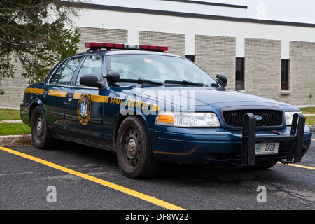 New York State Trooper Auto parkt in der New York State Police Academy in Albany, NY Stockfoto