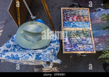 Ein Stillleben aus einer Auswahl von Künstler Pastelle in Vorbereitung für die Erstellung einer Kunst-Pastell Zeichnung in Santa Barbara, Kalifornien Stockfoto