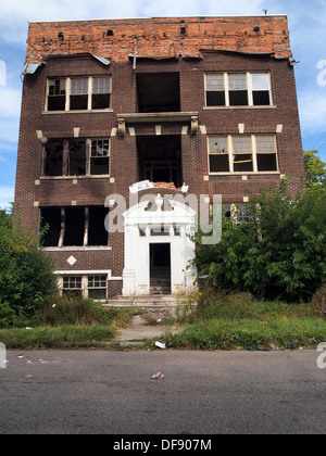 Verlassene, ausgebrannte Wohnblock in Detroit, Michigan, USA Stockfoto