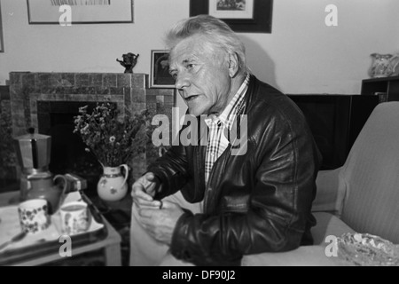 Archivfoto: walisische radikale marxistischen Historikers Gwyn Alf Williams zu Hause in Drefach Felindre, Carmarthenshire, 1991 Stockfoto