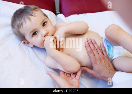 BAUCH SEMIOLOGIE KIND Stockfoto