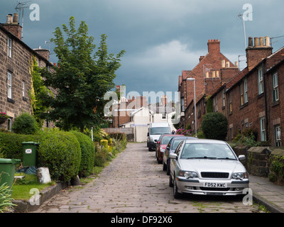 Kopfsteinpflaster Straße lange Reihe in Belper, Derbyshire, Großbritannien. Stockfoto