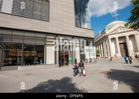 Armani Exchange in Downtown Brooklyn in New York Stockfoto