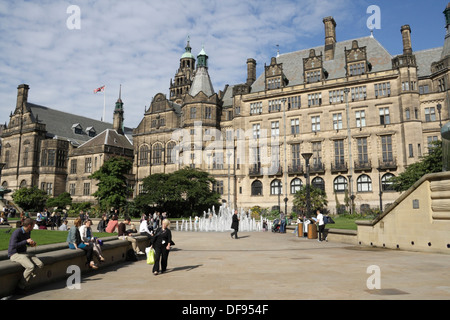 Sheffield Town Hall England and the Peace Gardens, Stadtzentrum, viktorianische Architektur, denkmalgeschütztes Gebäude der Klasse 1 Stockfoto