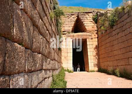 Eintritt in das Schatzhaus des Atreus ist, Mykene archäologische Weltkulturerbe, Peloponnes, Griechenland Stockfoto