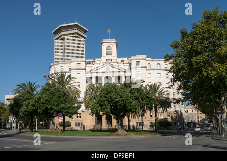 BARCELONA, SPANIEN - 12. SEPTEMBER 2013: Fassade des Sektors Naval de Catalunya - ein Regierungsgebäude auf La Rambla Stockfoto