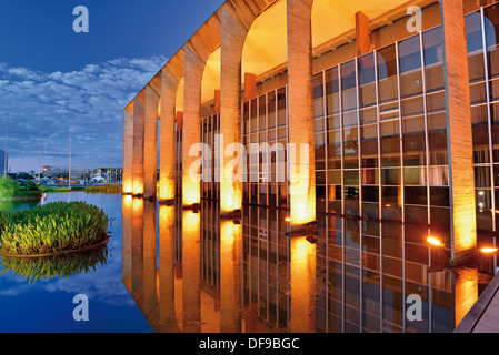 Brasilien, Brasilia: Itamaraty Palace bei Nacht Stockfoto