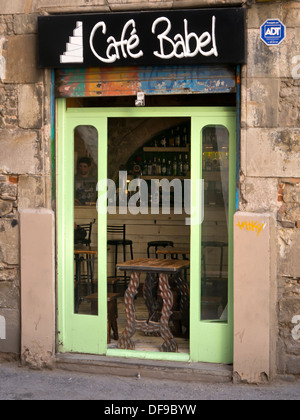 BARCELONA, SPANIEN - 12. SEPTEMBER 2013: Café Bar im Barri Gotic, Barcelona Stockfoto