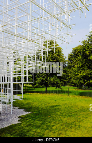 Die Wolke wie Serpentine Gallery Pavillon 2013 von Sou Fujimoto, Hyde Park in London. Stockfoto