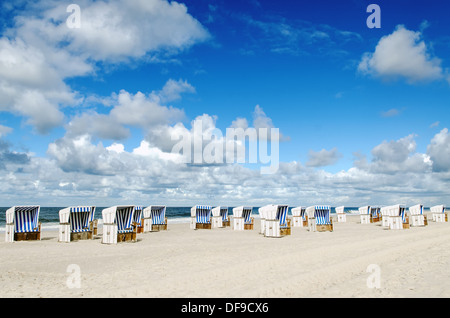 viele Strandkörbe am Strand von Sylt Stockfoto