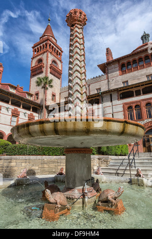 Flagler College, St. Augustine, Florida, USA - der Frosch und Schildkröte Brunnen Stockfoto