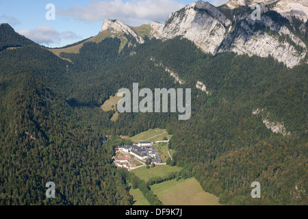 LUFTAUFNAHME. Kloster Grande Chartreuse. Saint-Pierre-de-Chartreuse, Isère, Auvergne-Rhône-Alpes, Frankreich. Stockfoto