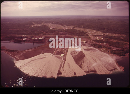 TACONITE TAILINGS AUS RESERVE BERGBAU AUF SILBER BAY FLIESSEN IN LAKE SUPERIOR 551551 Stockfoto