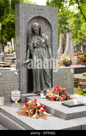 Frau Skulptur am Grab auf dem Friedhof in Lublin Stockfoto