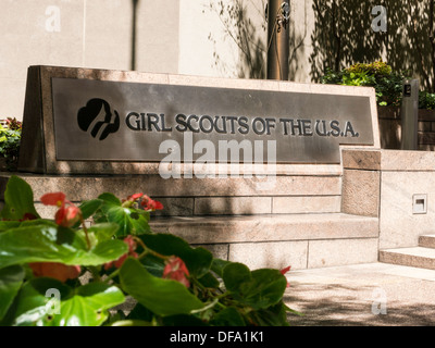 Girl Scouts des US-Hauptquartiers unterschreiben in New York City, USA Stockfoto