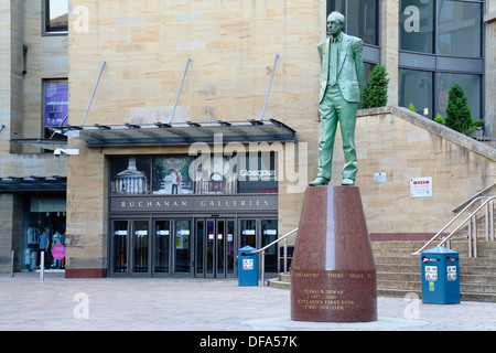 Statue von Donald Dewar in der Buchanan Street in Glasgow City Centre, Schottland, UK Stockfoto