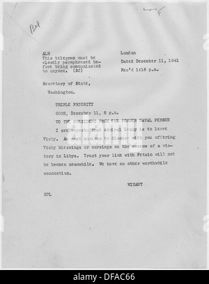 Ein Brief von Winston Churchill an Präsident Franklin D. Roosevelt, in dem die Kommunikation zwischen zwei Führern während des Zweiten Weltkriegs hervorgehoben wird und deren Bündnis im Krieg widerspiegelt. Stockfoto