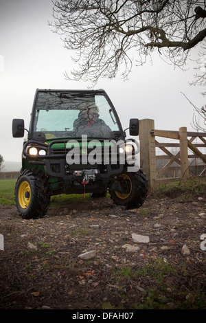 Ein John Deere Gator in Aktion UK Stockfoto