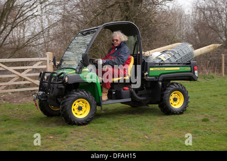 Ein John Deere Gator in Aktion UK Stockfoto