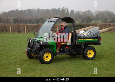 Ein John Deere Gator in Aktion UK Stockfoto