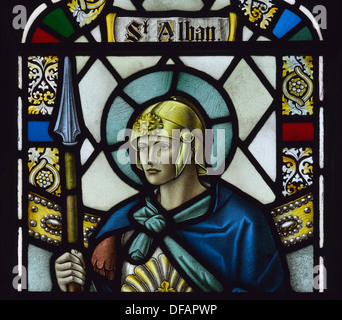 St. Alban, Detail des nördlichen Seitenschiff Fenster. Kirche von St. Michael und alle Engel. Beetham, Cumbria, England, Vereinigtes Königreich. Stockfoto