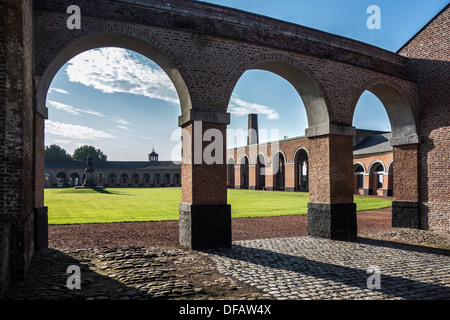 Innenhof bei Le Grand-Hornu / Grand Hornu / MAC's, alte industrielle Kohle Bergbau Komplex in Hornu, Borinage, Hennegau, Belgien Stockfoto