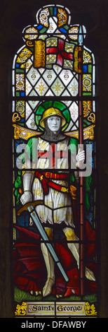 Der Heilige Georg, Detail des nördlichen Seitenschiff Fenster. Kirche von St. Michael und alle Engel. Beetham, Cumbria, England, Vereinigtes Königreich. Stockfoto