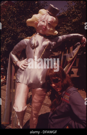 Das Festival der D'Aug Days, eine monatelange Kunstfeier, findet jeden August auf dem Fountain Square statt und bietet verschiedene kulturelle und künstlerische Darbietungen für die Gemeinde. Stockfoto