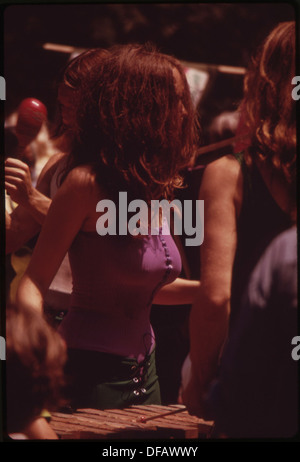 Dieses Bild zeigt das lebhafte D'Aug Days Festival am Fountain Square, das jährlich im August stattfindet und Kunst- und Kulturveranstaltungen während des Monats bietet. Stockfoto