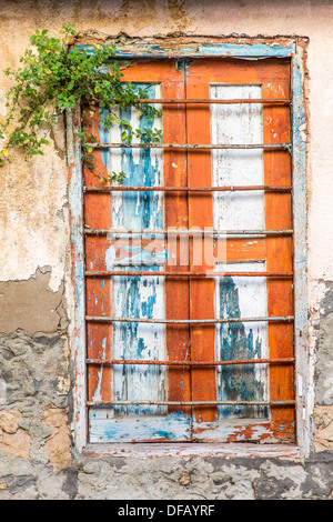 Das Fenster - in Peki'in genommen. Peki'in ist ein malerisches Dorf im oberen Galiläa Israels, wo christliche Araber, Drusen ein Stockfoto