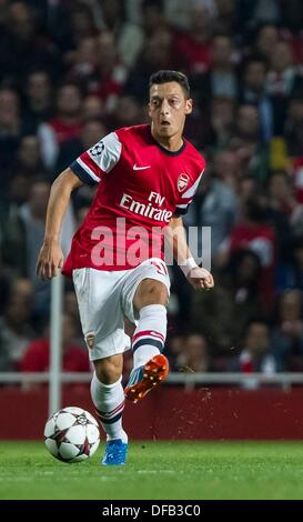 London, UK. 1. Oktober 2013. Arsenal Mittelfeldspieler Mesut Özil (11) während der UEFA-Champions-League-Gruppenphase Befestigung zwischen Arsenal und SSC Napoli vom Emirates Stadion Guthaben: Action Plus Sport/Alamy Live News Stockfoto