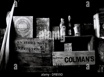 Lebensmittelgeschäfte in Captain Scotts Hut in Cape Evans, Ross Island Antarktis. Terra Nova Expedition 1910 - 1913 Stockfoto