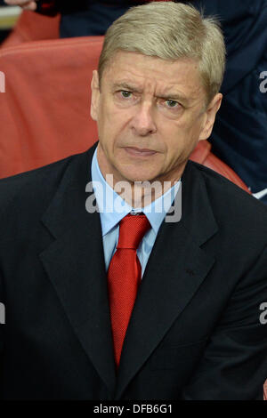 London, UK. 1. Oktober 2013. Arsenal Trainer Arsene Wenger während der UEFA-Champions-League-match zwischen Arsenal aus England und Napoli aus Italien spielte The Emirates Stadium am 1. Oktober 2013 in London, England. © Mitchell Gunn/ESPA/Alamy Live-Nachrichten Stockfoto