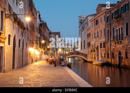 Nachtleben in historischen Wohngegend Cannaregio in Venedig Stockfoto