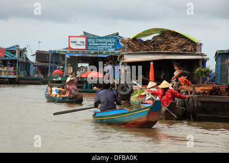 Schwimmendes Dorf am Krakor Stockfoto