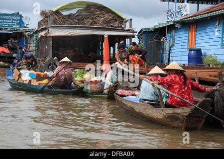 Schwimmendes Dorf am Krakor Stockfoto