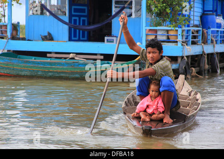 Schwimmendes Dorf am Krakor Stockfoto