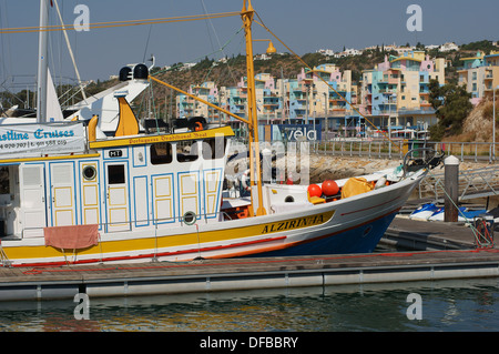 Altes Boot in der Marina Albufeira-Algarve-Portugal Stockfoto