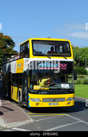 Gelber Bus Stadtrundfahrt Stadt Funchal Madeira Portugal Stockfoto