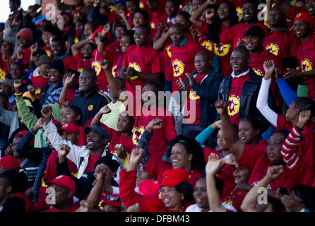Gewerkschaftsmitglieder singen während einem NUMSA (en) Rallye Currys Brunnen in Durban als Teil der Gewerkschaften 25. Jubiläum 3 Juni Stockfoto