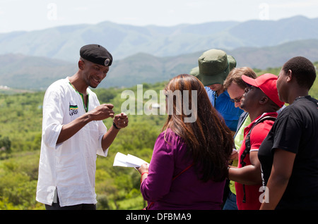 Regionale Vorsitzende Umkhonto wir Sizwe Military Veterans Association Nduduzo 'Sticks' Mdletshe spricht mit Journalisten während Stockfoto