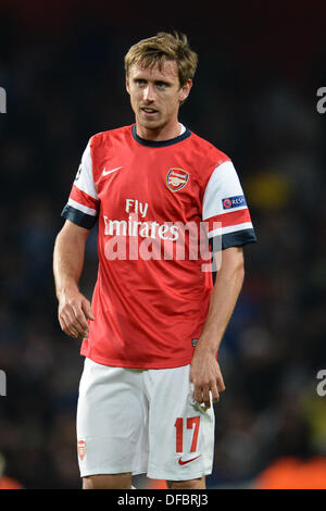 London, UK. 1. Oktober 2013. Arsenals Verteidiger Nacho Monreal aus Spanien während der UEFA-Champions-League-match zwischen Arsenal aus England und Napoli aus Italien spielte The Emirates Stadium am 1. Oktober 2013 in London, England. © Mitchell Gunn/ESPA/Alamy Live-Nachrichten Stockfoto