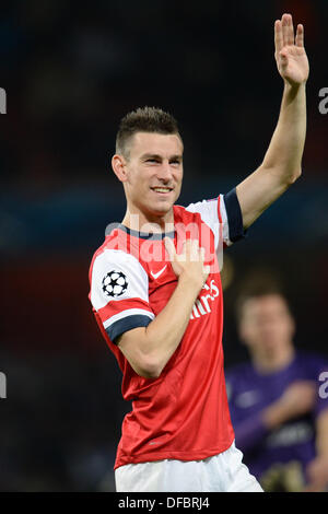 London, UK. 1. Oktober 2013. Arsenals Verteidiger Laurent Koscielny aus Frankreich während der UEFA-Champions-League-match zwischen Arsenal aus England und Napoli aus Italien spielte The Emirates Stadium am 1. Oktober 2013 in London, England. © Mitchell Gunn/ESPA/Alamy Live-Nachrichten Stockfoto