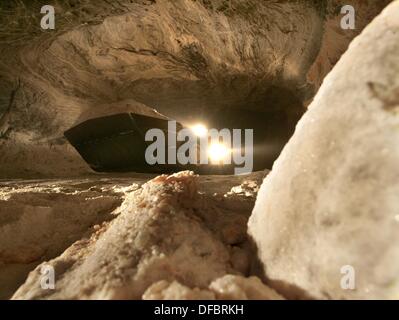 Datei - eine Archivfoto datiert 15. Oktober 2004 zeigt Salz Bergbau der K S-Mine in Unterbreizbach, Deutschland. Der Staatsanwalt und der Bergbehörden untersuchen die Ursache eines schweren Unfalls in der Kali-Mine, die am 1. Oktober 2013 drei Menschen getötet worden. Foto: MICHAEL REICHEL Stockfoto