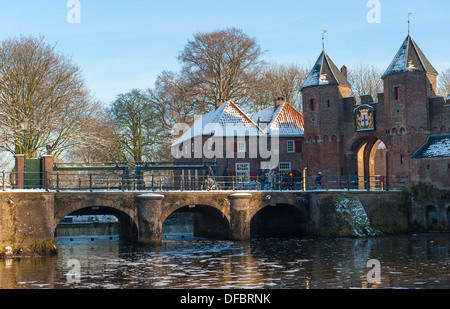 Koppeltor im Winter, Amersfoort, Niederlande Stockfoto