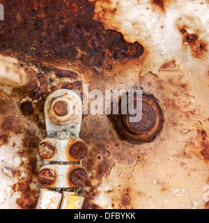 Abstract Grunge verrosteten Schalttafel mit Schrauben und Kontaktgruppe Stockfoto