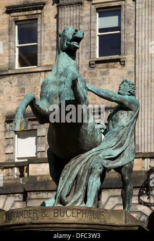 "Alexander Zähmung Bucephalus" Statue von 19 schottische Bildhauer John Steell, an Edinburgh City Chambers, Edinburgh, Schottland Stockfoto